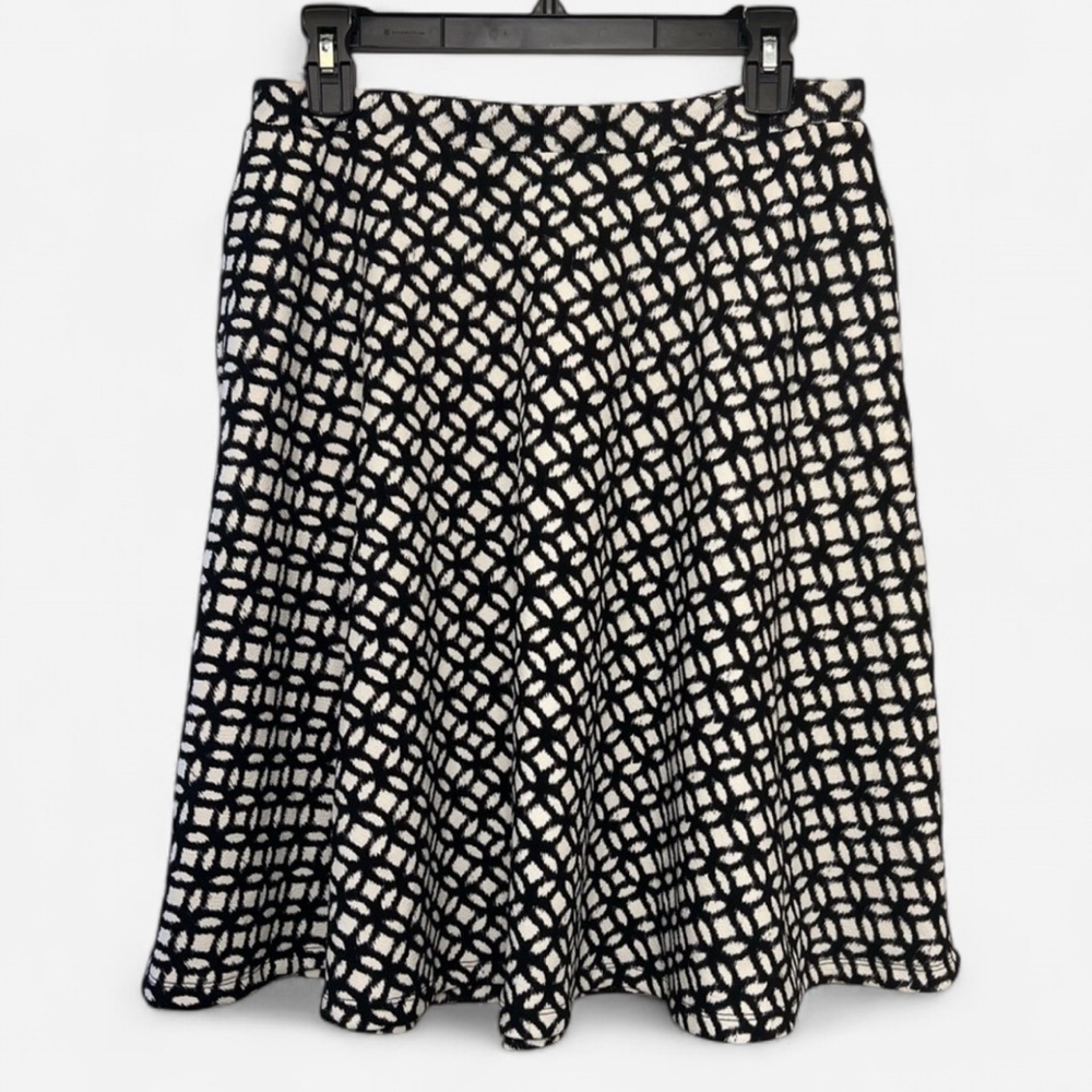 Chic Black and White Patterned Women's Skirt - Picture 2 of 6